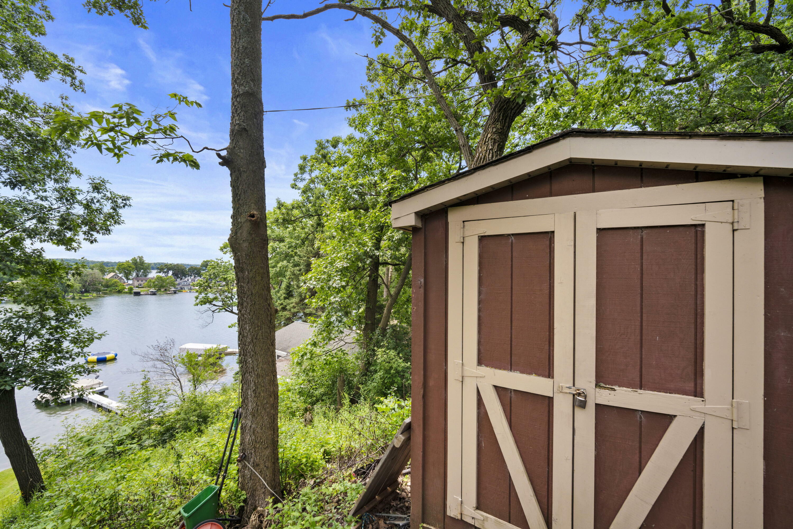 Property Photo: 416 Waldeck Dr WI 53181