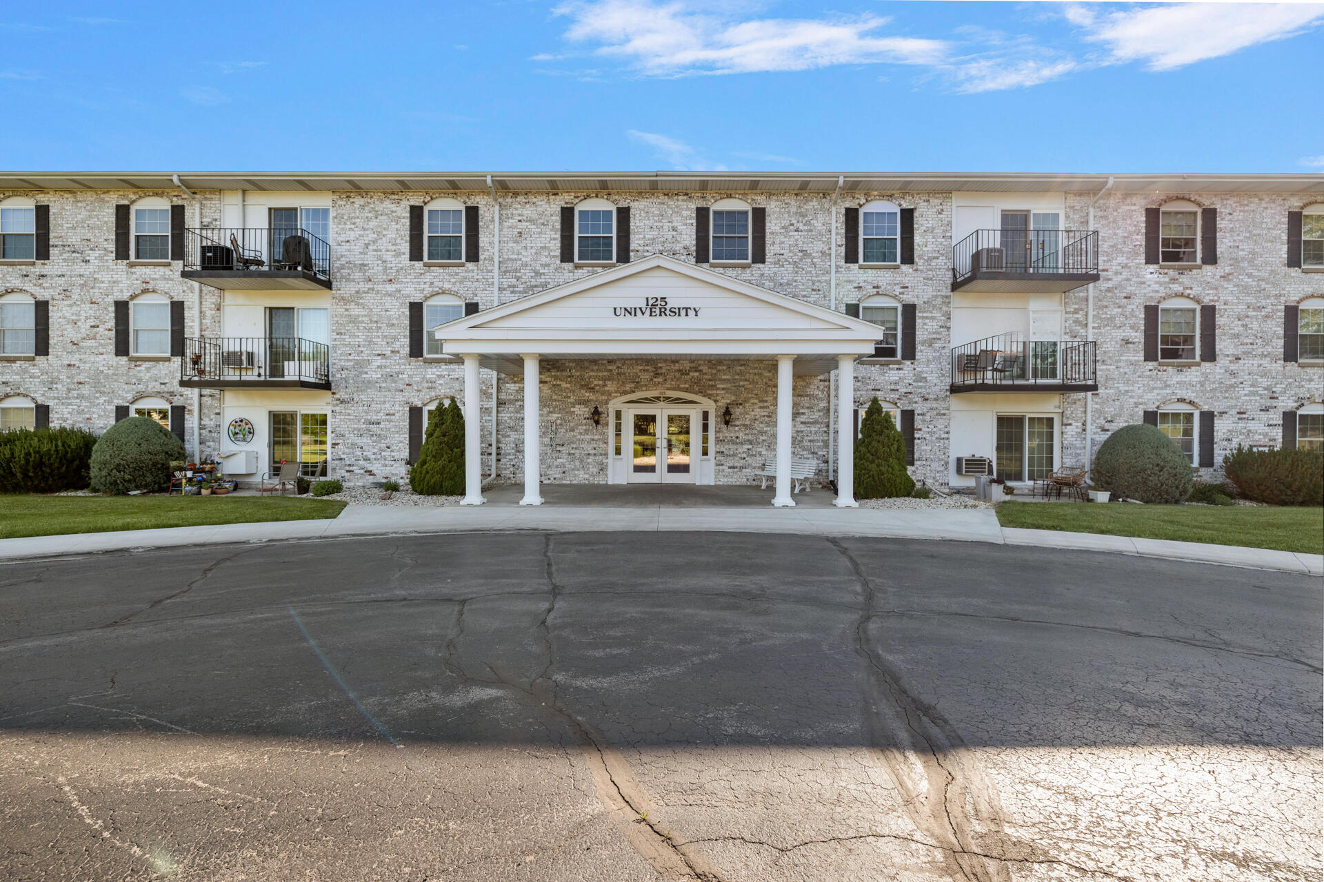 125 N University Dr 109  West Bend WI 53095 photo