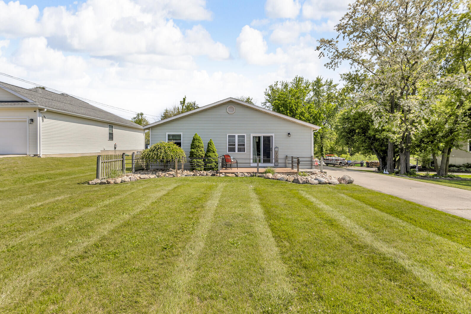 Property Photo:  220 Nottingham Drive  MI 49230 