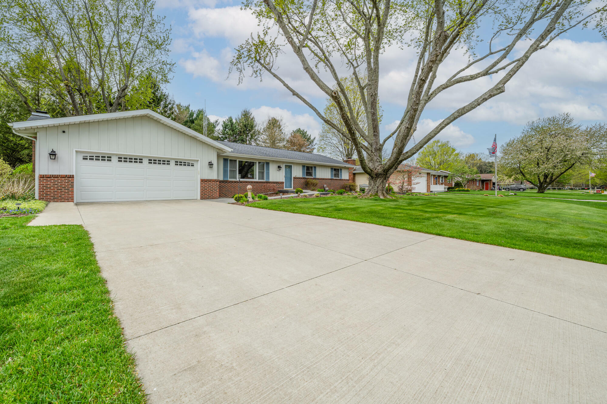 Property Photo: 1452 St Joseph Circle MI 49085