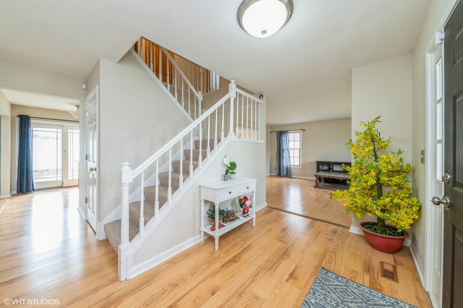 Property Photo: 195 Mill Pond Drive IL 60139