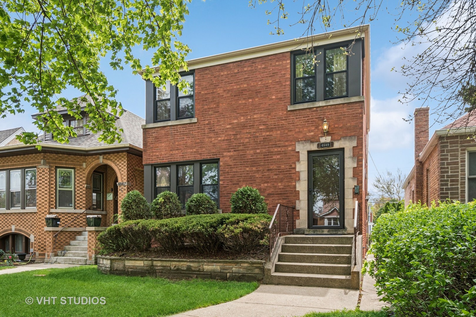 Property Photo: 4849 W Catalpa Avenue IL 60630