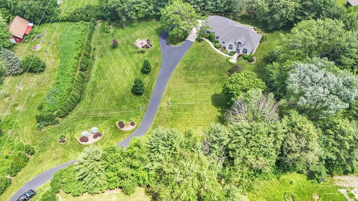 Property Photo: 1802 N Concord Lane IL 61802