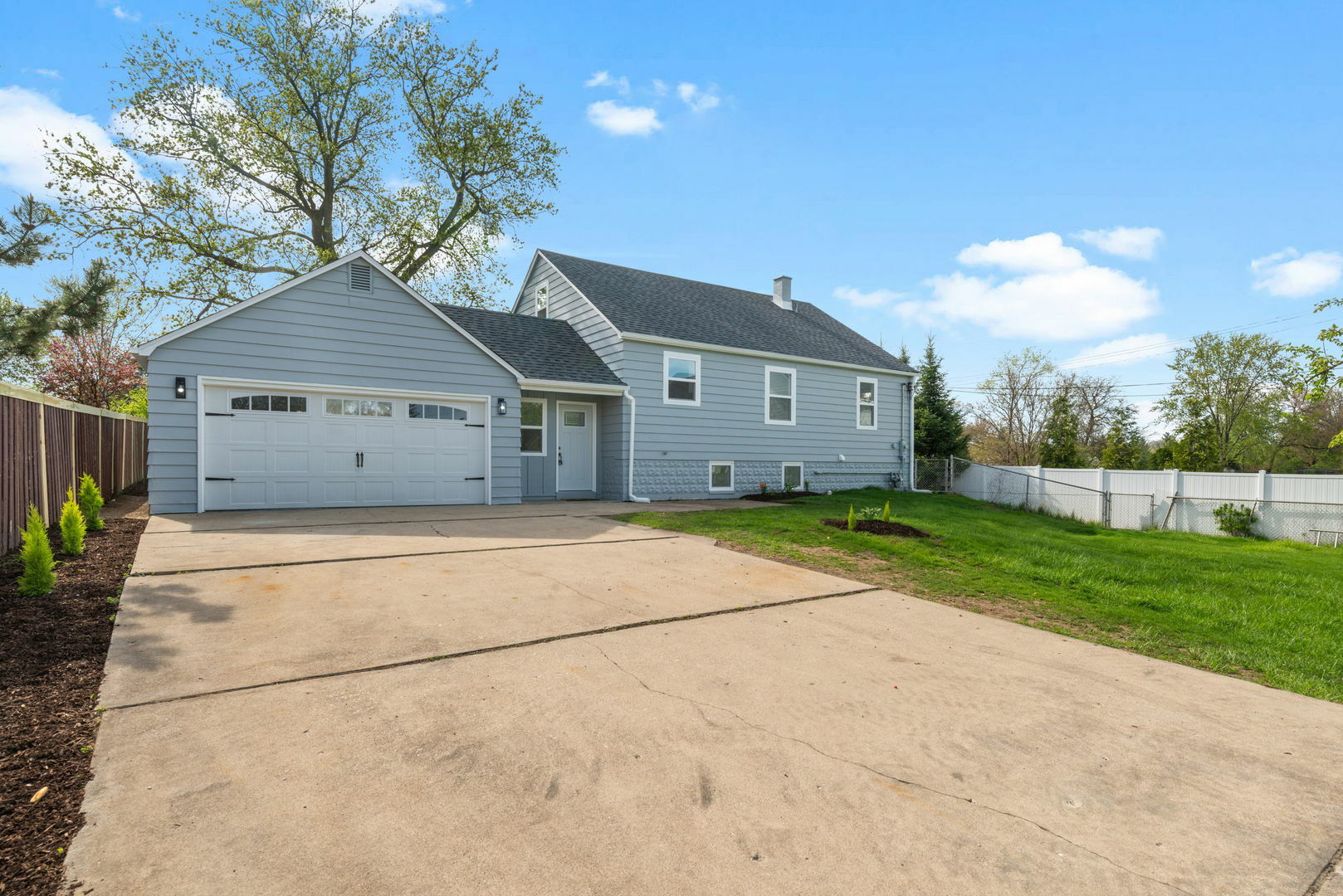 Property Photo: 9048 Oneill Drive IL 60527