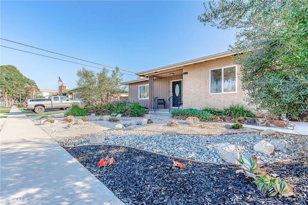 Property Photo: 2750 Fanwood Avenue CA 90815