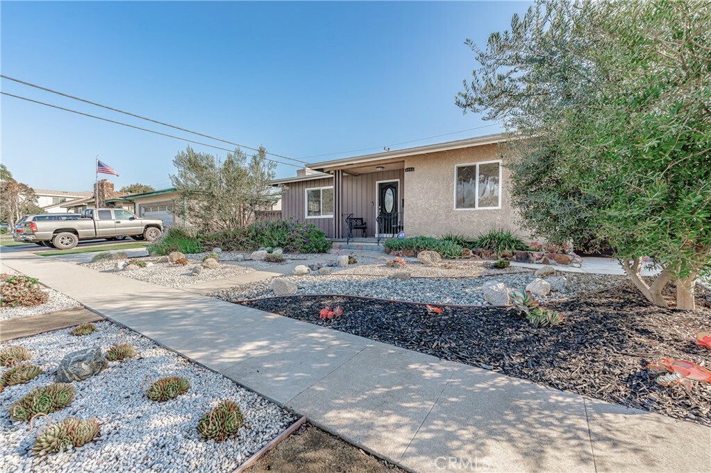 Property Photo: 2750 Fanwood Avenue CA 90815