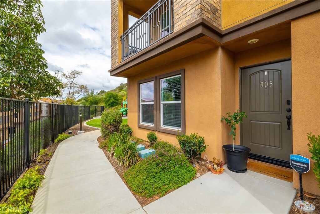 Property Photo:  305 Mission Terrace Ave  CA 92069 