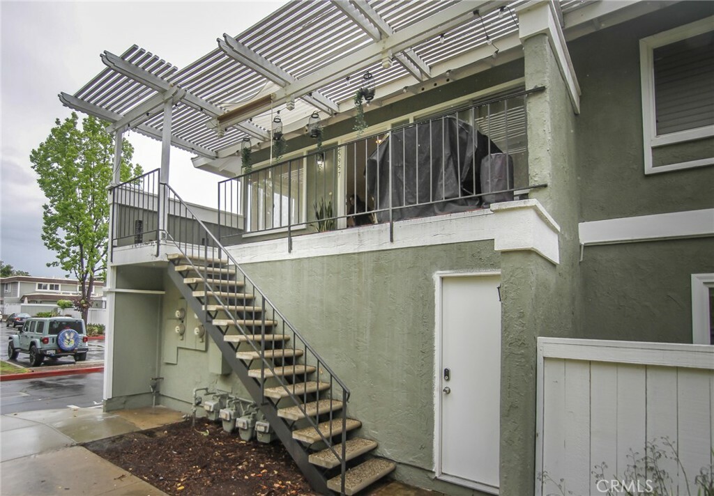 Property Photo:  25957 Via Pera C4  CA 92691 