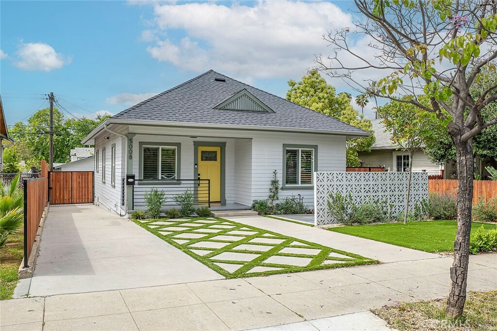 Property Photo: 5008 Stratford Road CA 90042