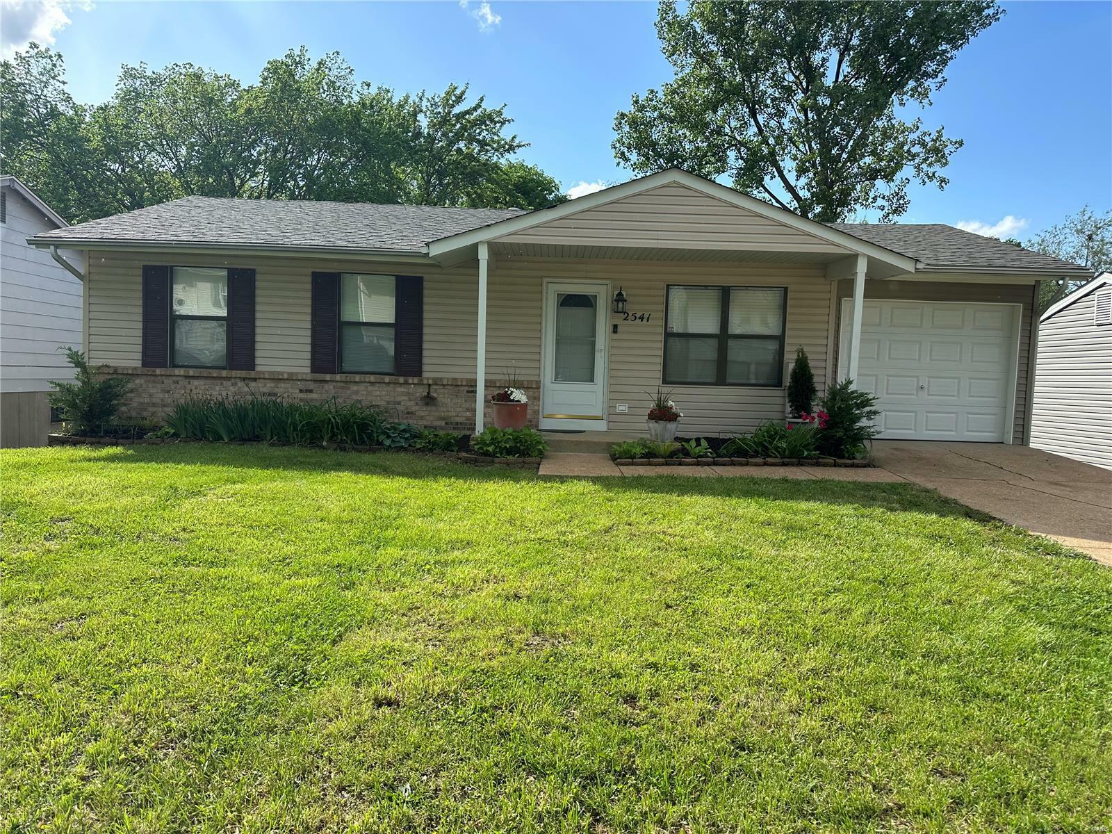 Property Photo: 2541 Braintree Drive MO 63049