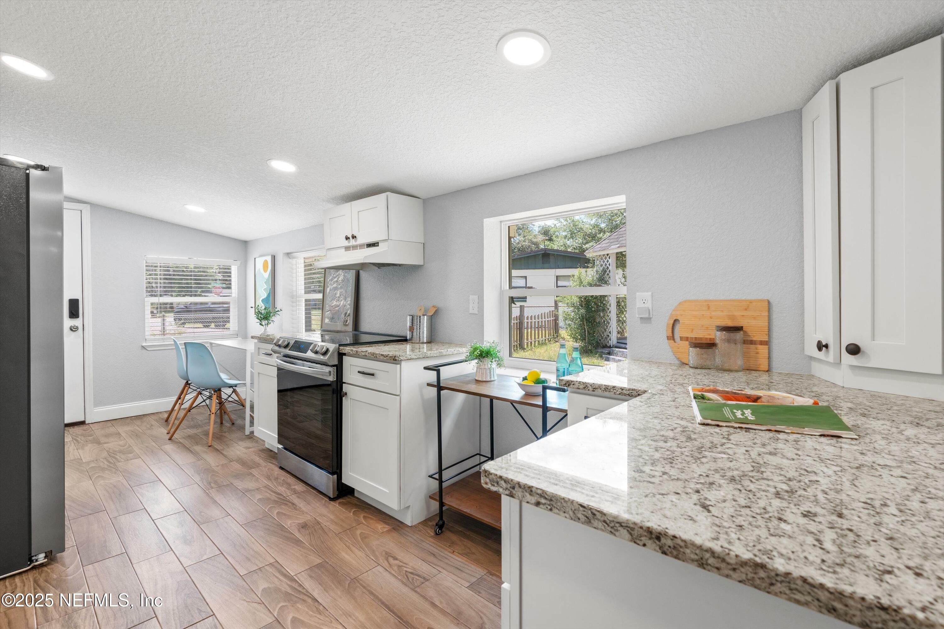 Property Photo: 2520 Chris Court FL 32210