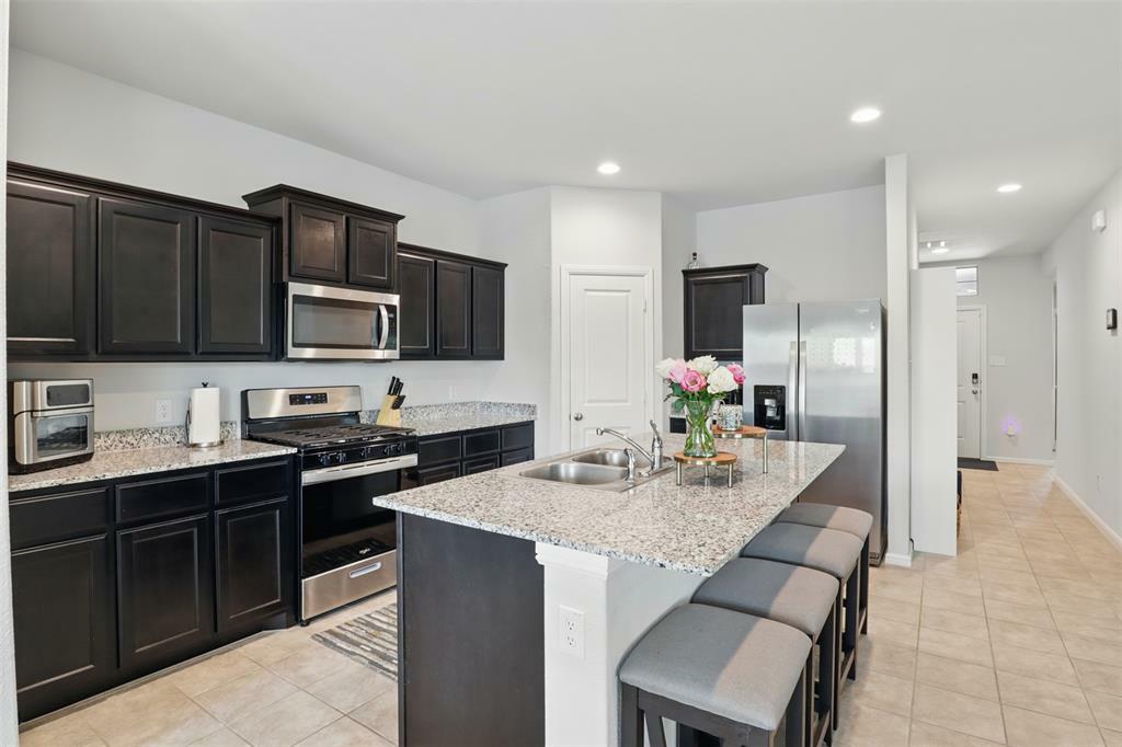 Property Photo: 3613 Ridgeway Lane TX 76226