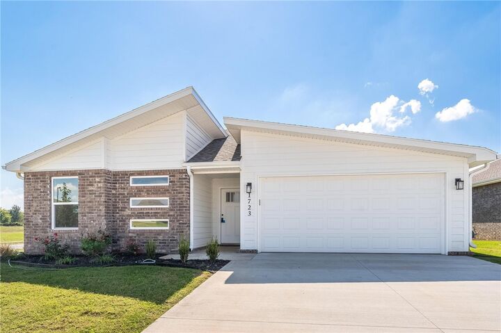 Property Photo: 1723 Ferguson Street AR 72751