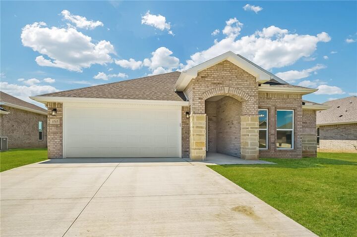 Property Photo:  1717 Ferguson Street  AR 72751 