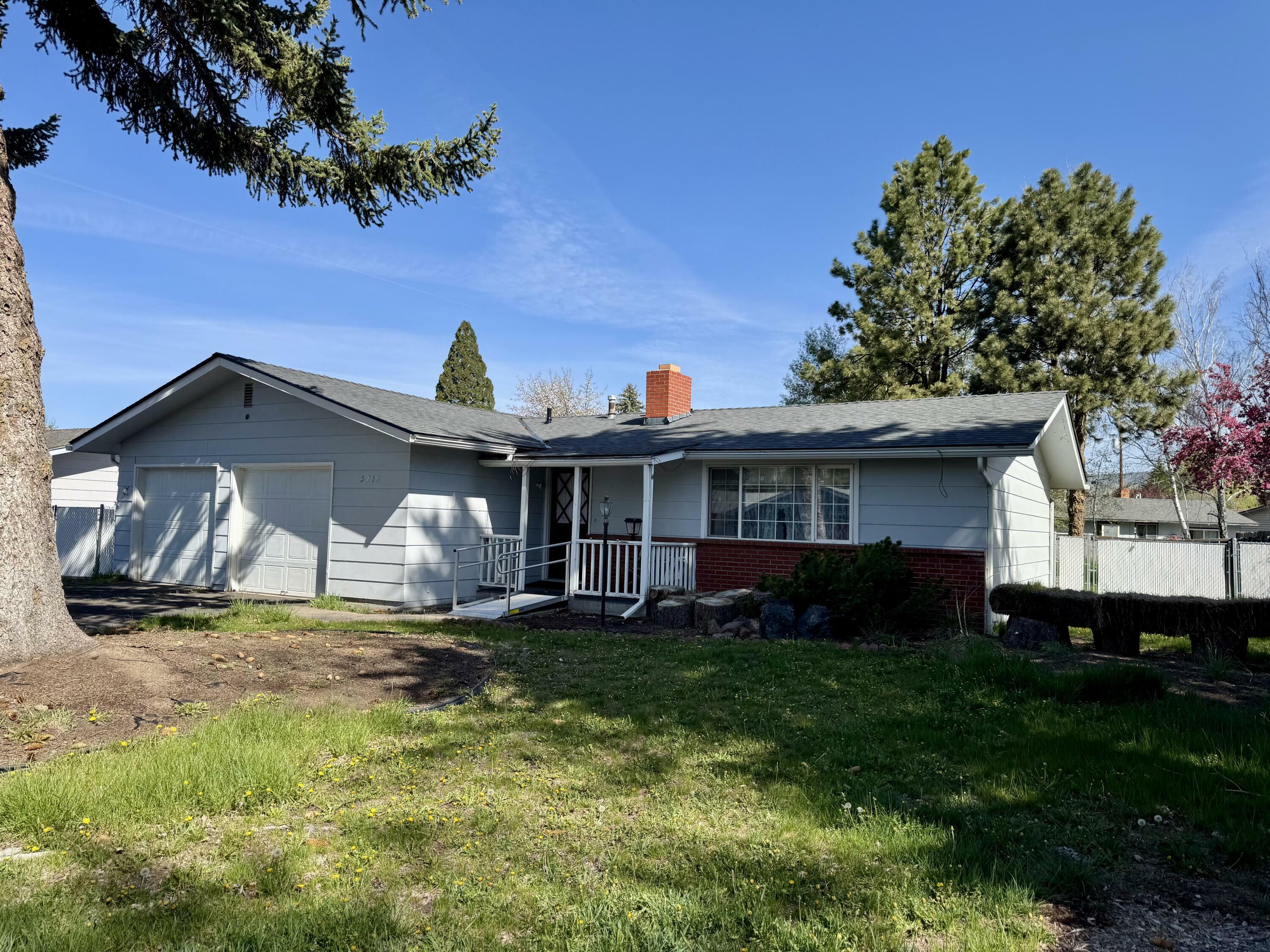 Property Photo: 5819 Southgate Drive OR 97603