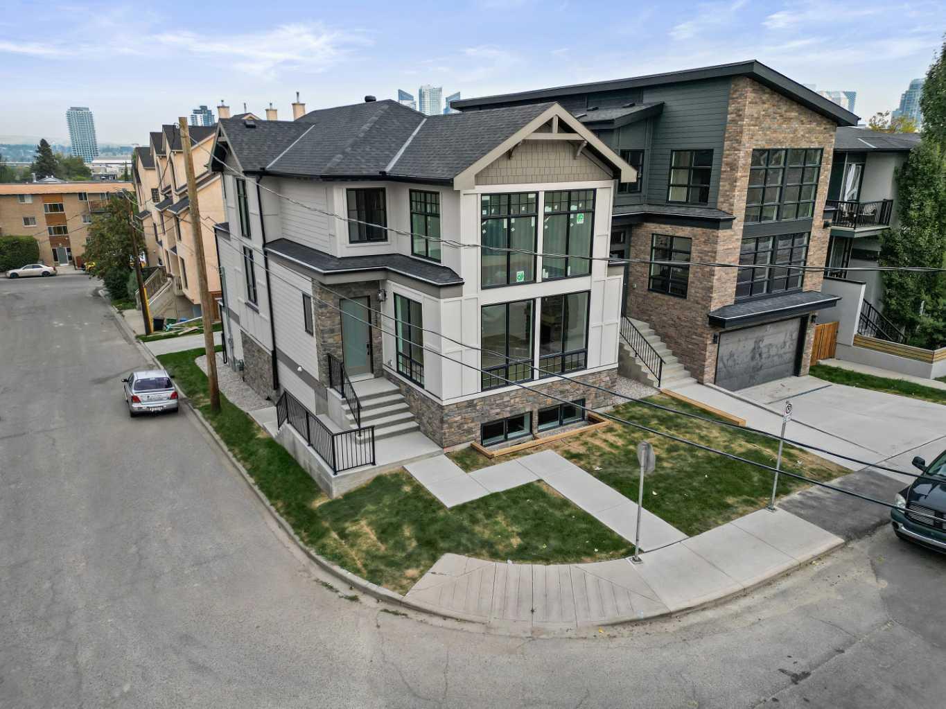 Property Photo: 1516 22 Avenue SW AB T2T 0R5