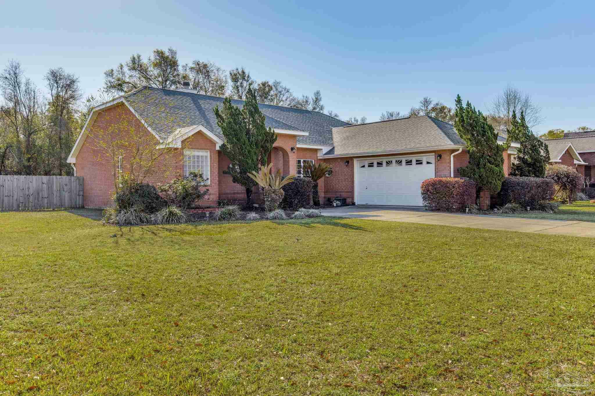 Property Photo: 9348 Bell Ridge Dr FL 32526