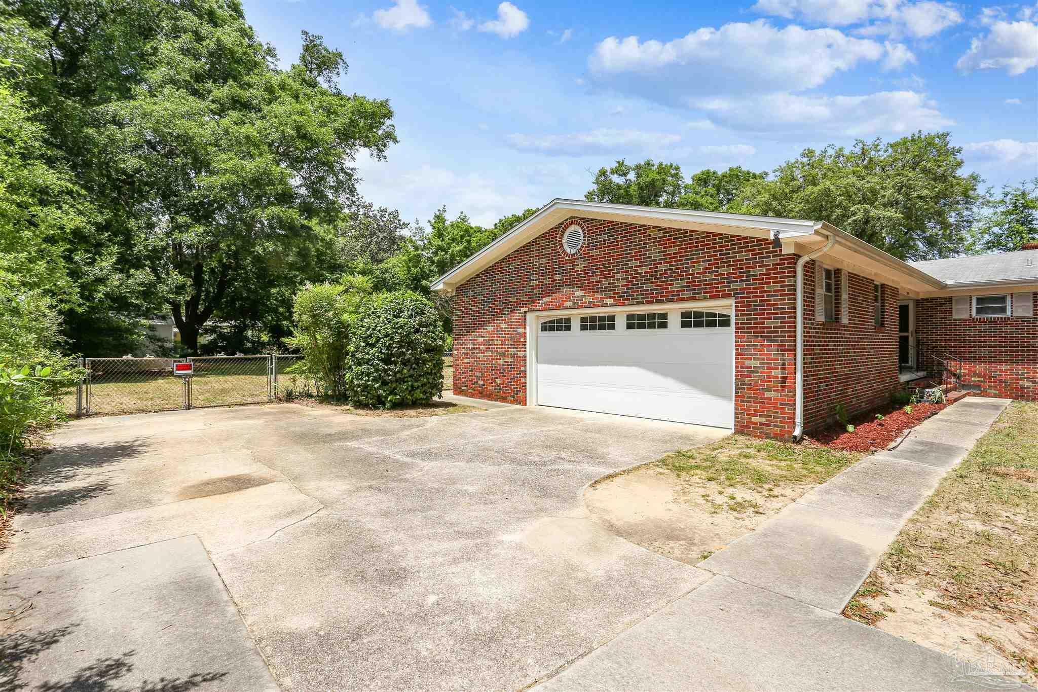 Property Photo: 7745 Stark Ave FL 32514