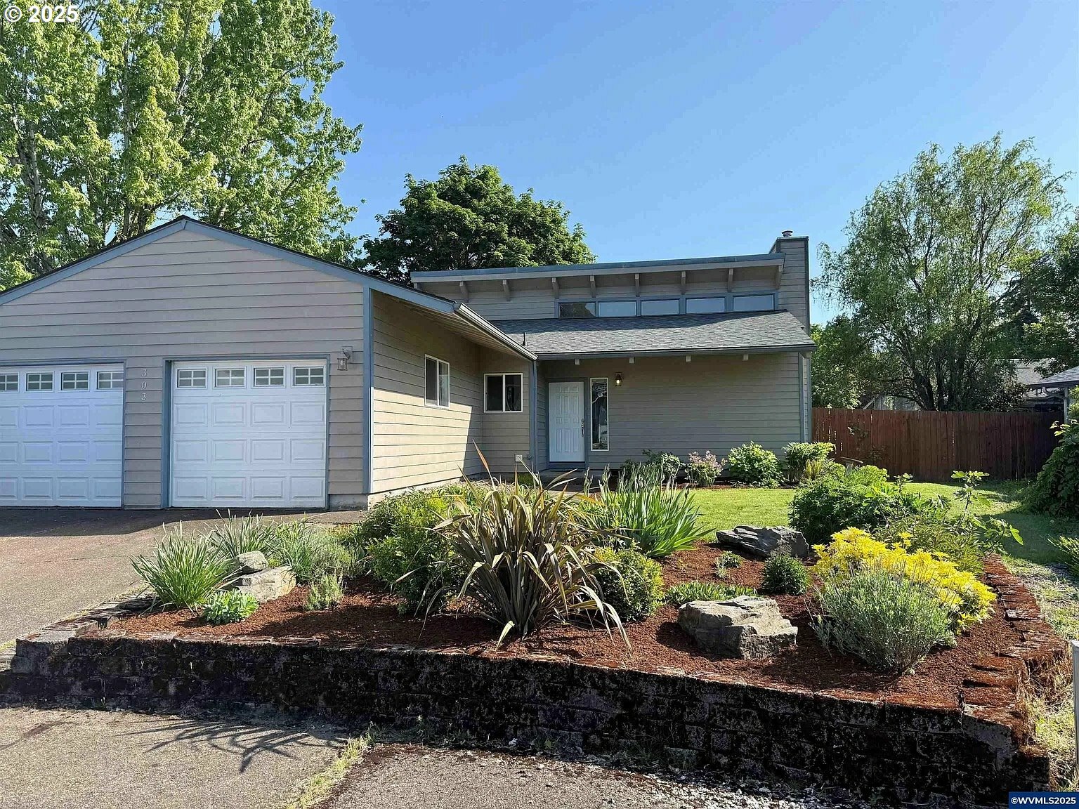 Property Photo:  303 Marlon Pl  OR 97370 