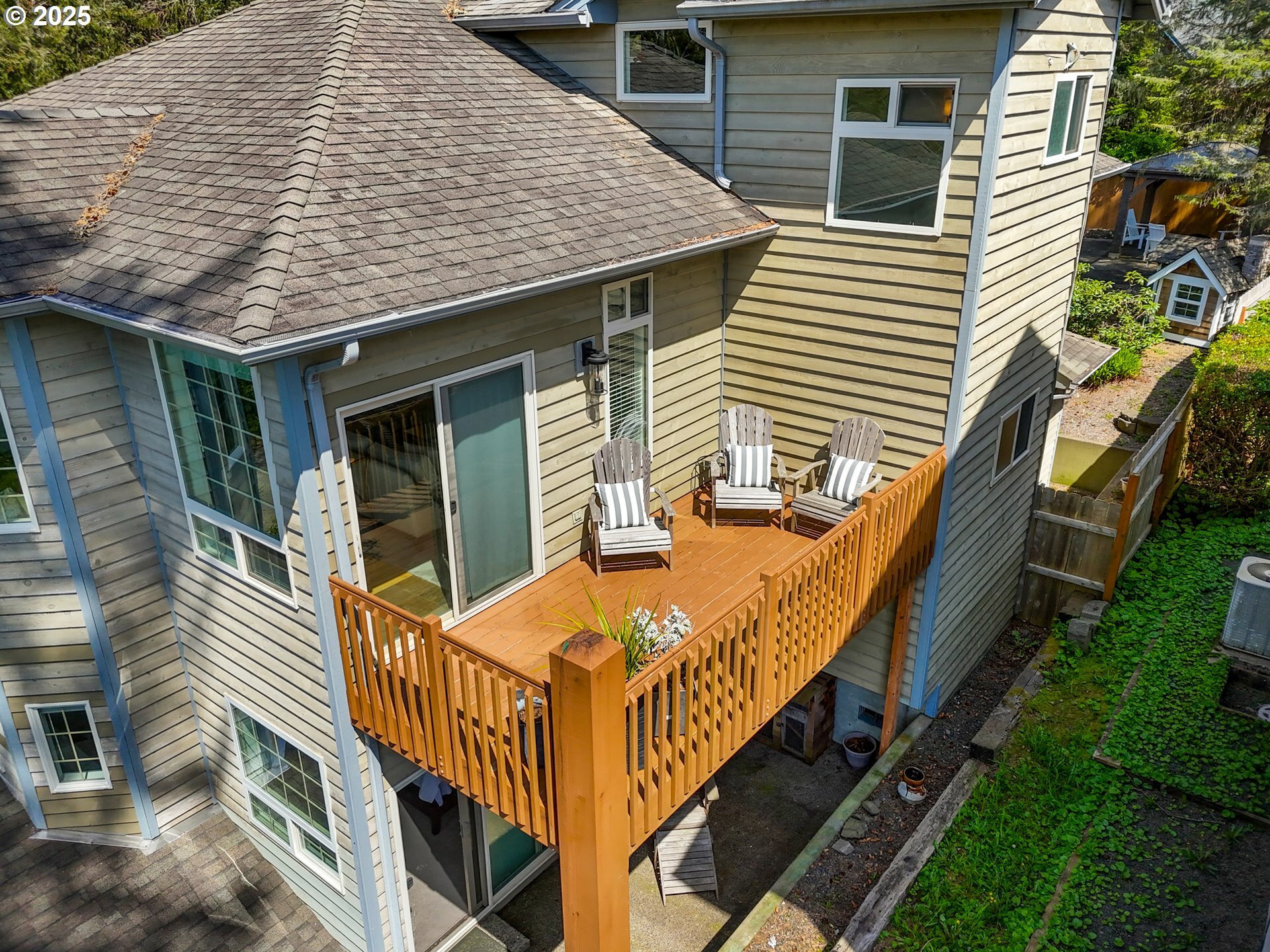 Property Photo: 571 Antler Rd OR 97110