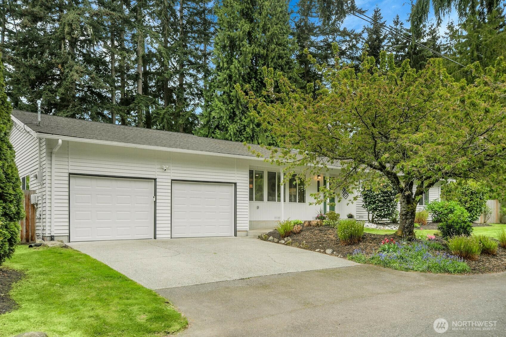 Property Photo: 15510 56th Avenue W WA 98026
