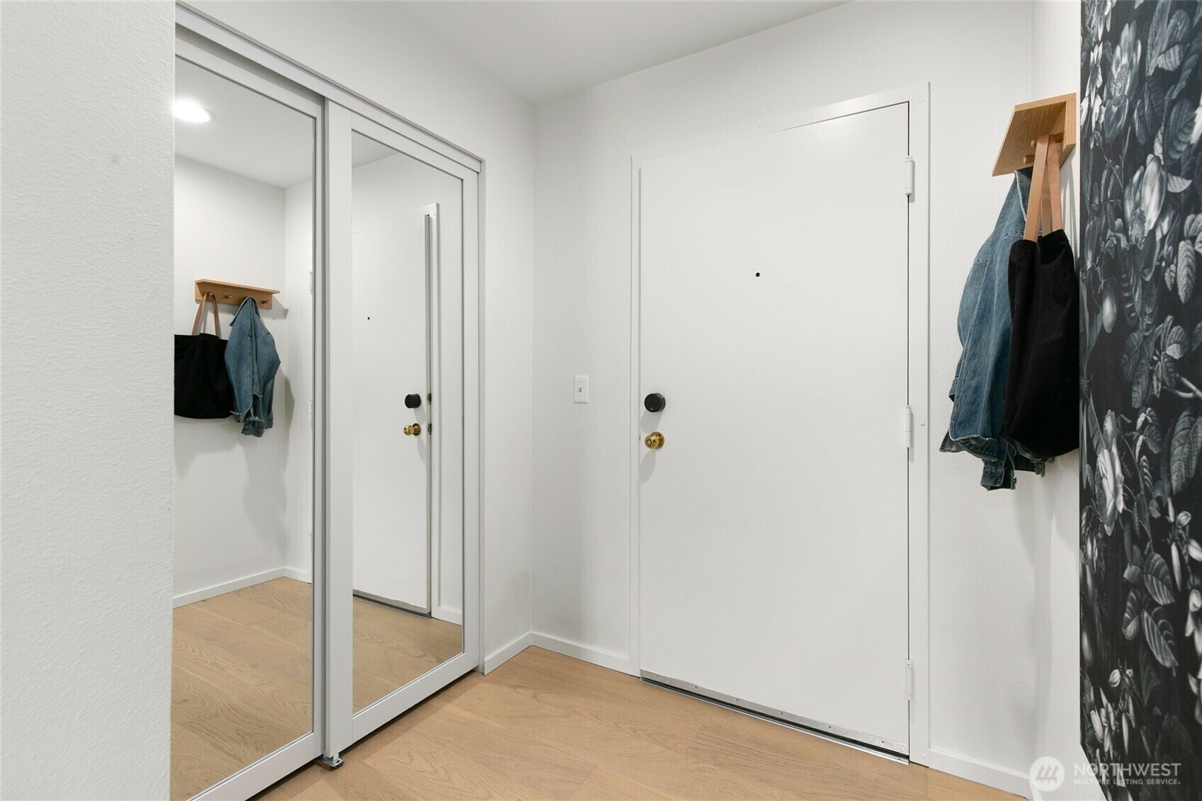 Property Photo: 1805 Bellevue Avenue 401 WA 98122
