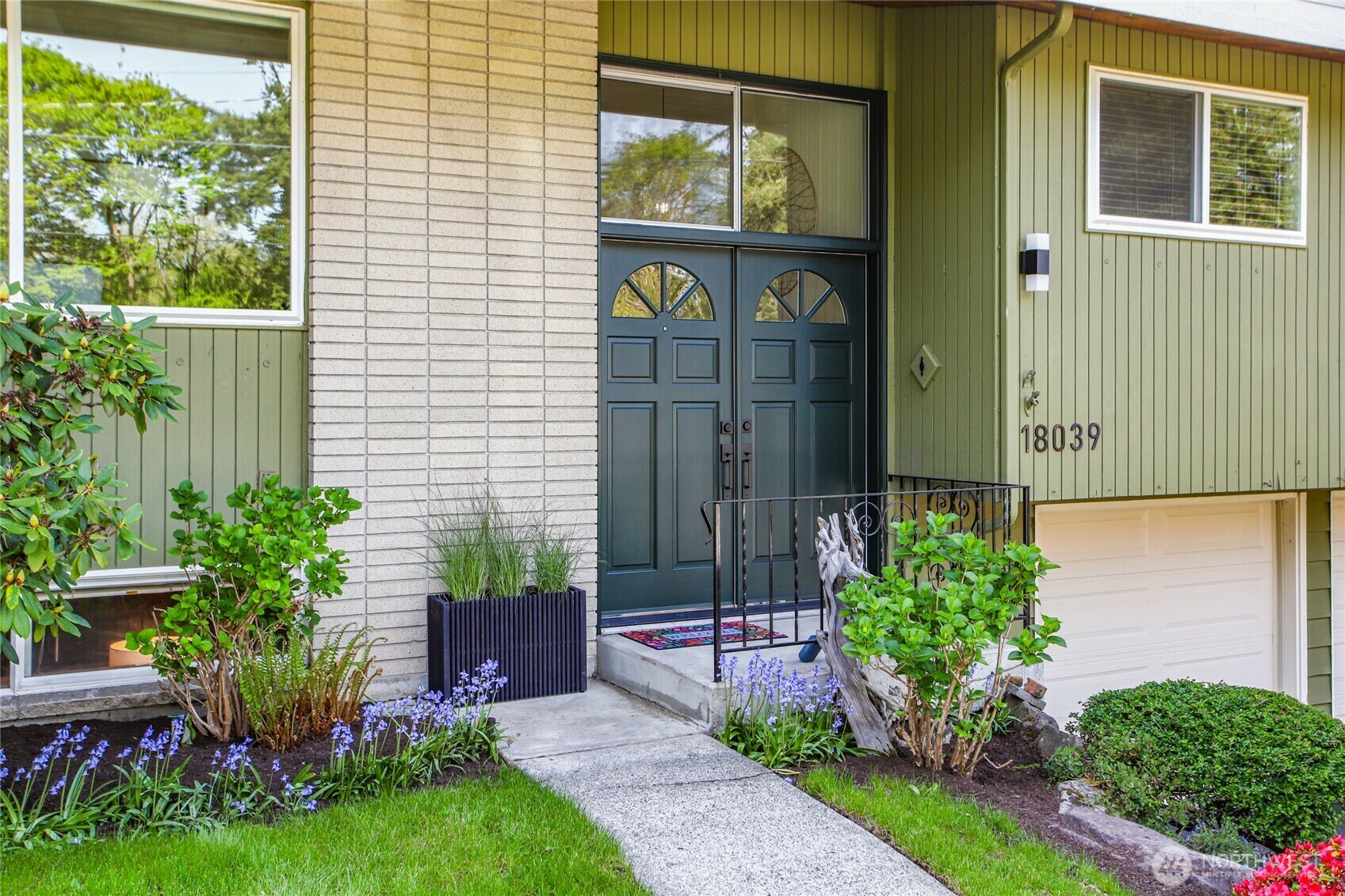 Property Photo: 18039 Burke Avenue N WA 98133