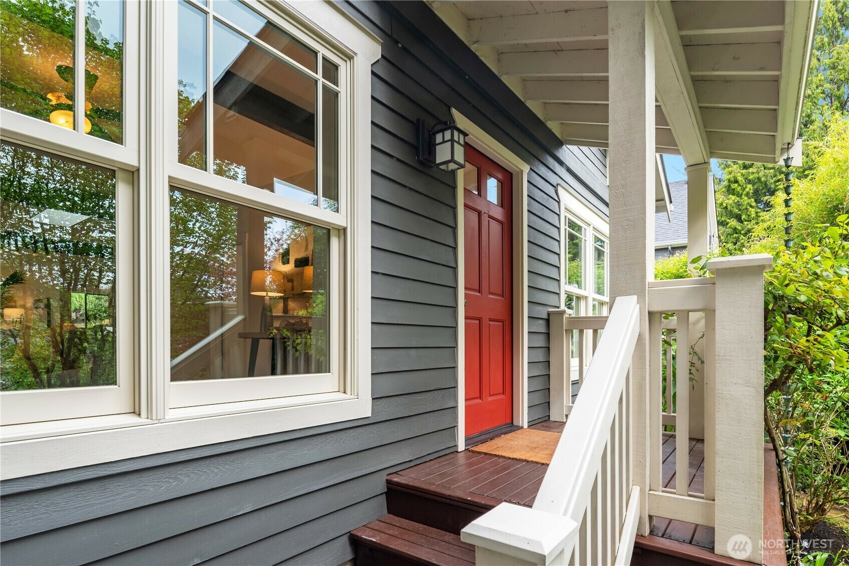 Property Photo: 5637 40th Avenue SW WA 98136