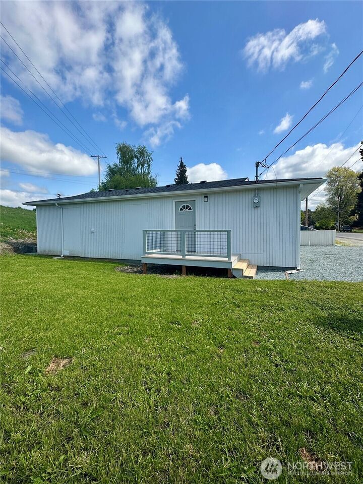 Property Photo:  901 W Hazel Street  WA 98273 