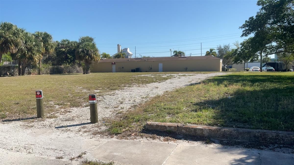 Property Photo:  534 S 5th Street  FL 34950 