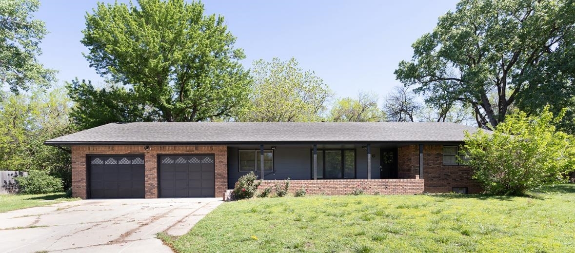 Property Photo: 6 Sapphire Ct KS 67117