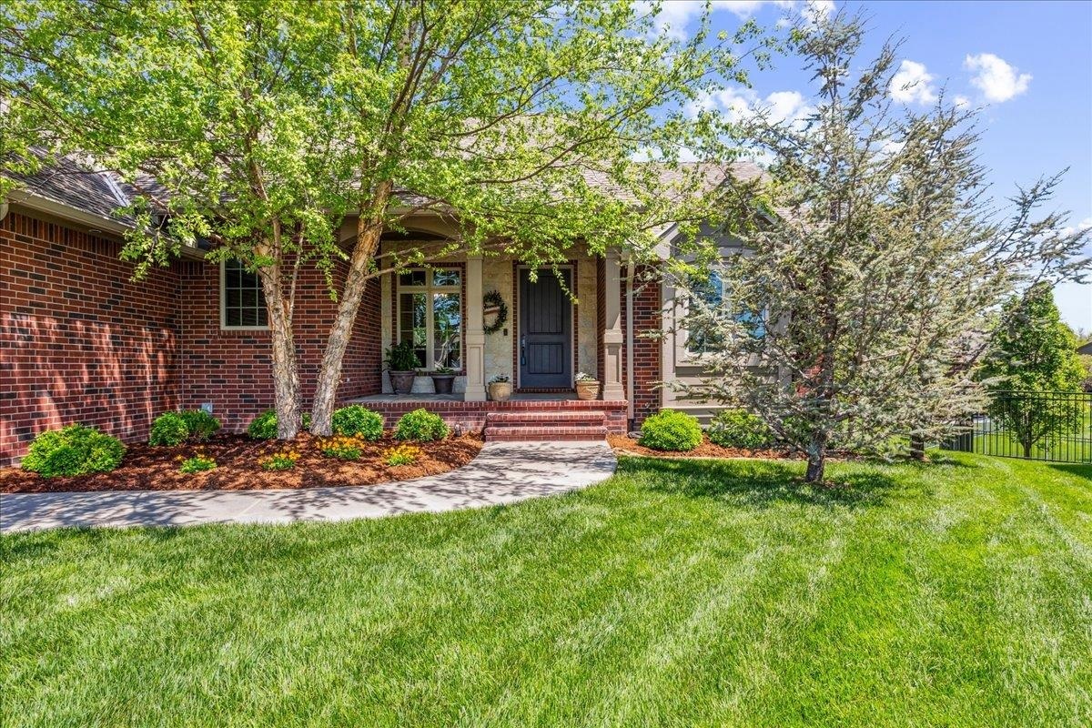 Property Photo: 229 N Fawnwood Ct KS 67235