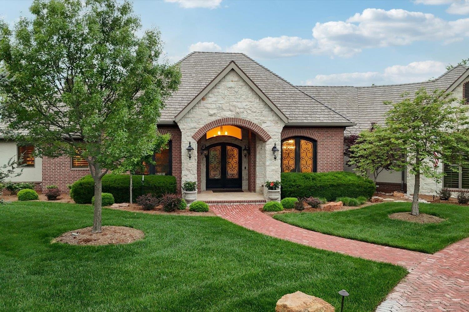 Property Photo: 10801 E Glengate Cir KS 67206