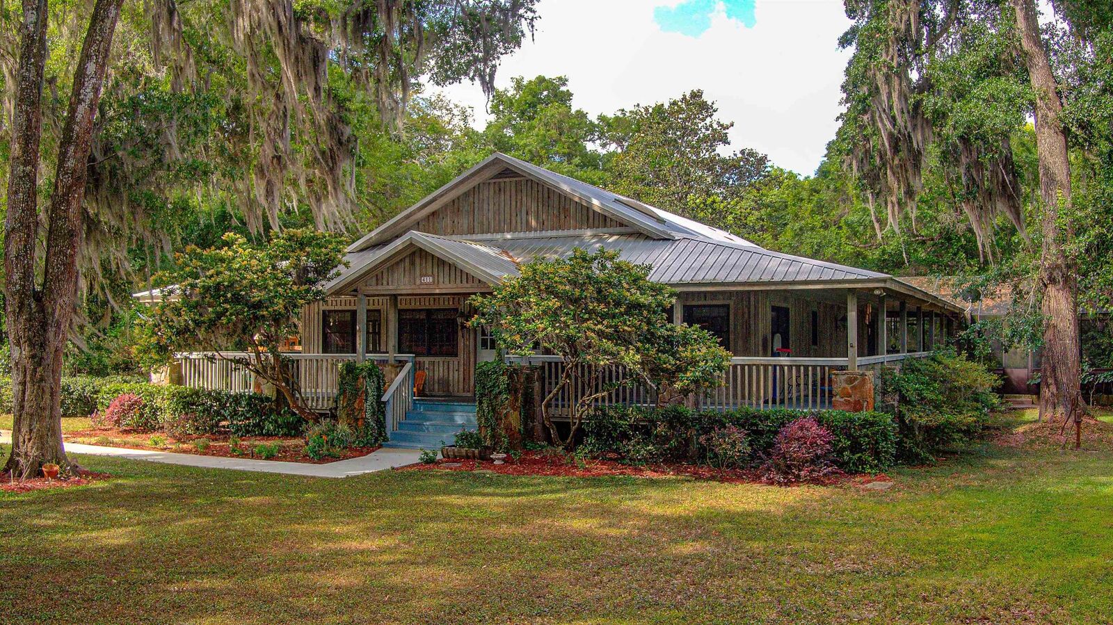 Property Photo: 411 Woodbluff Ter FL 32086