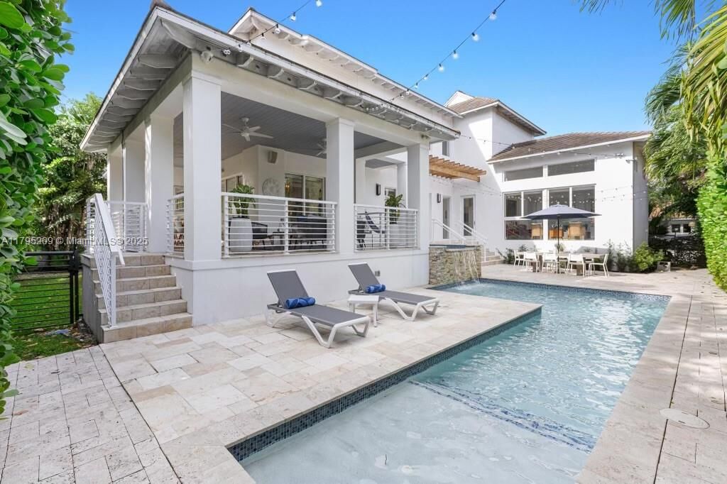 Property Photo: 689 Glenridge Rd FL 33149