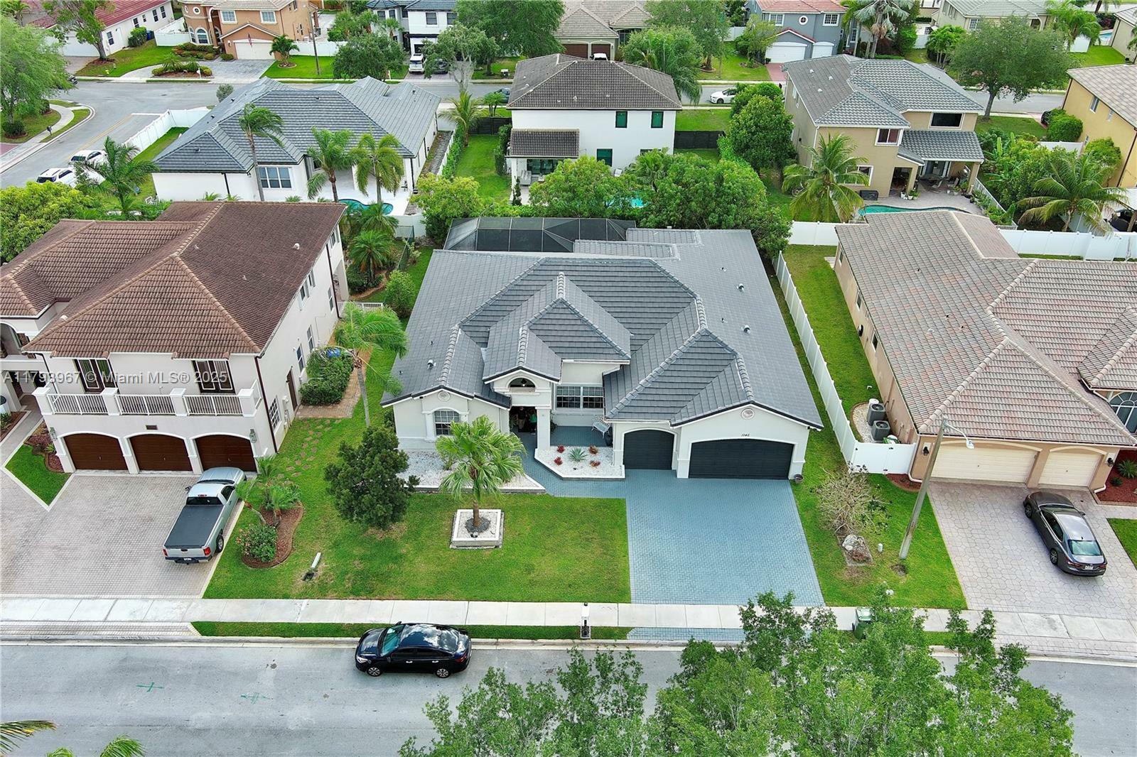Property Photo: 1046 SW 159th Way FL 33027