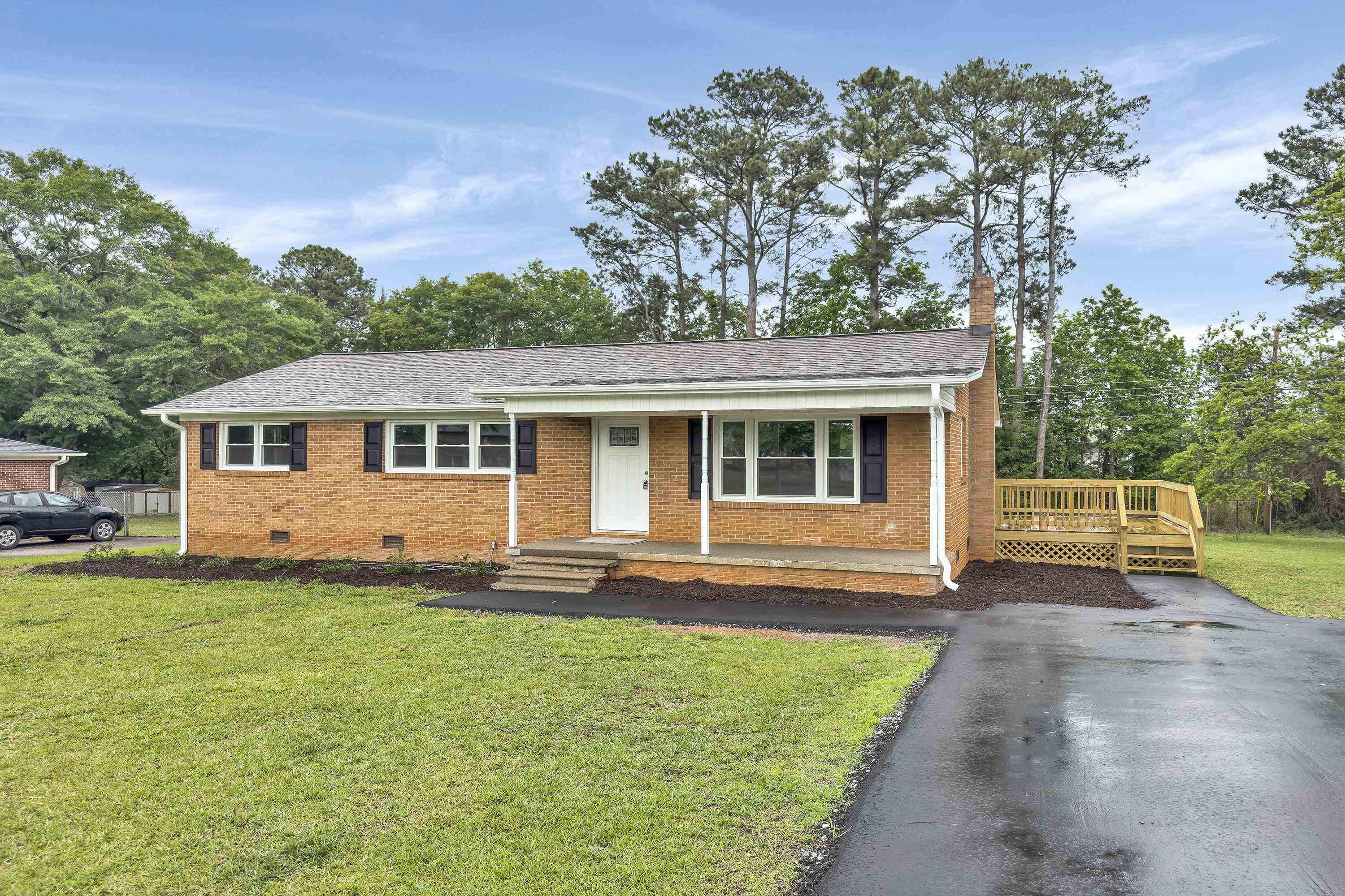 Property Photo: 206 Fairdale Drive SC 29316