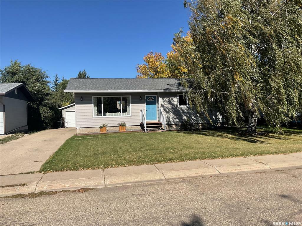 Property Photo: 212 7th Street S SK S0K 4P0