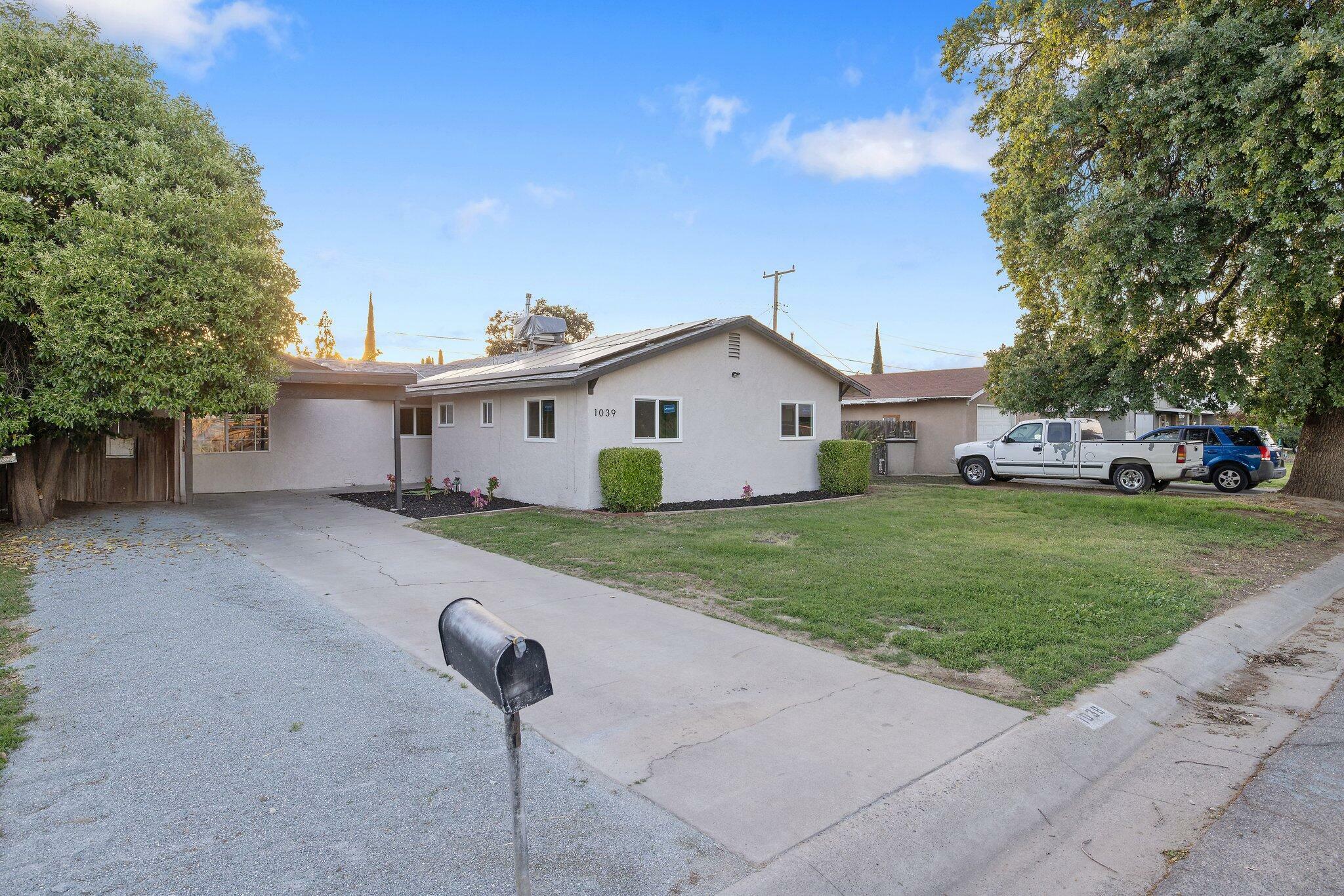 Property Photo: 1039 N Cain Street CA 93292