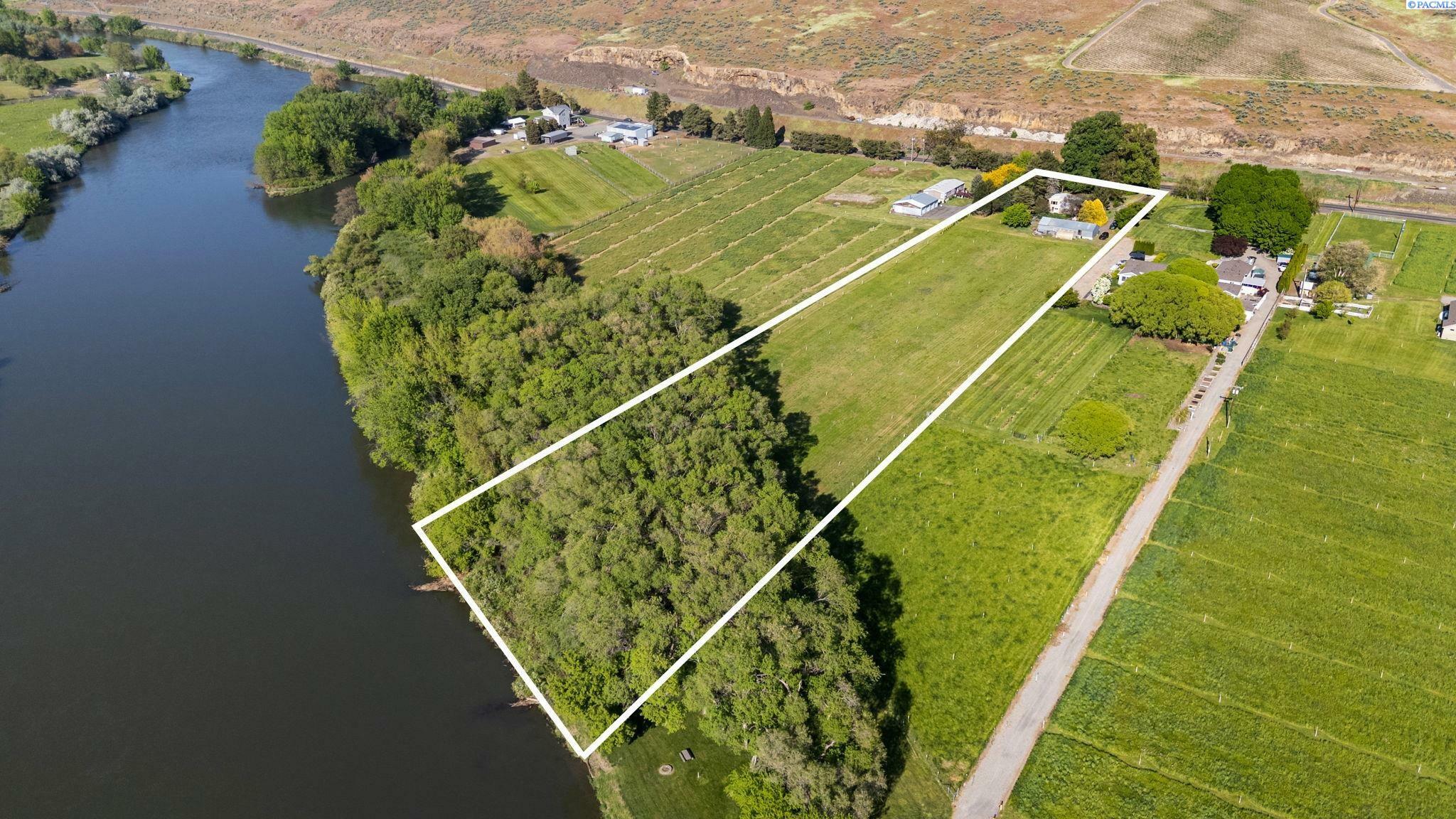 Property Photo: 45204 N Demoss Rd WA 99320