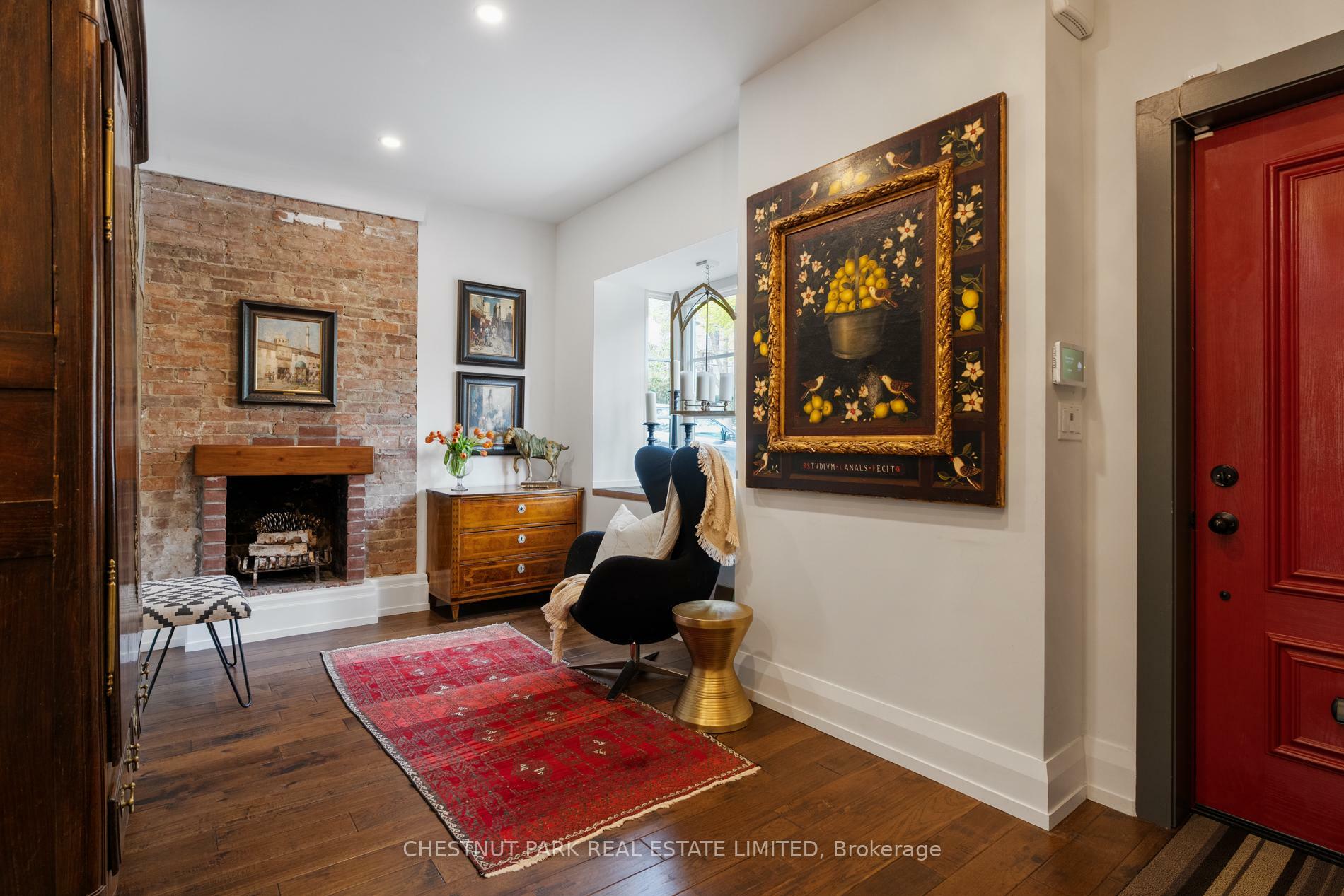 Property Photo: 61 Woodlawn Avenue W ON M4V 1G6