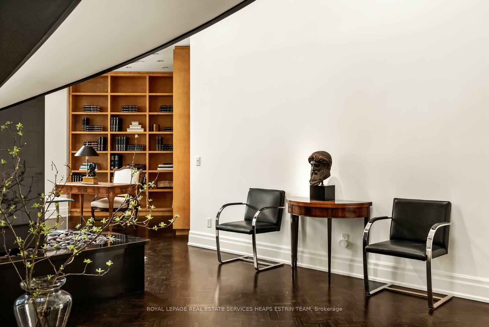 Property Photo: 2 Lynwood Avenue Ph1 ON M4V 1K2