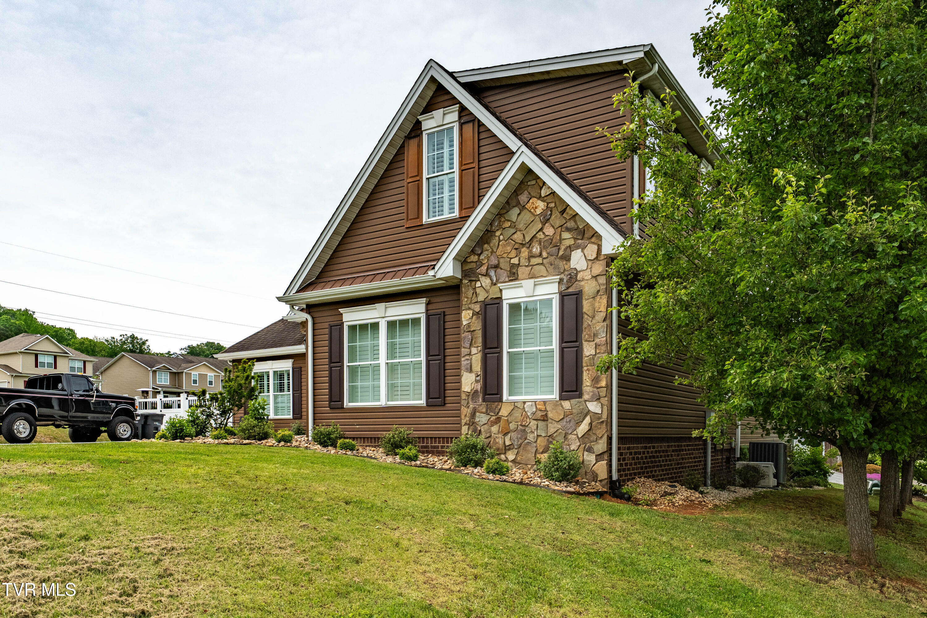 Property Photo: 1124 Martingale Square TN 37663