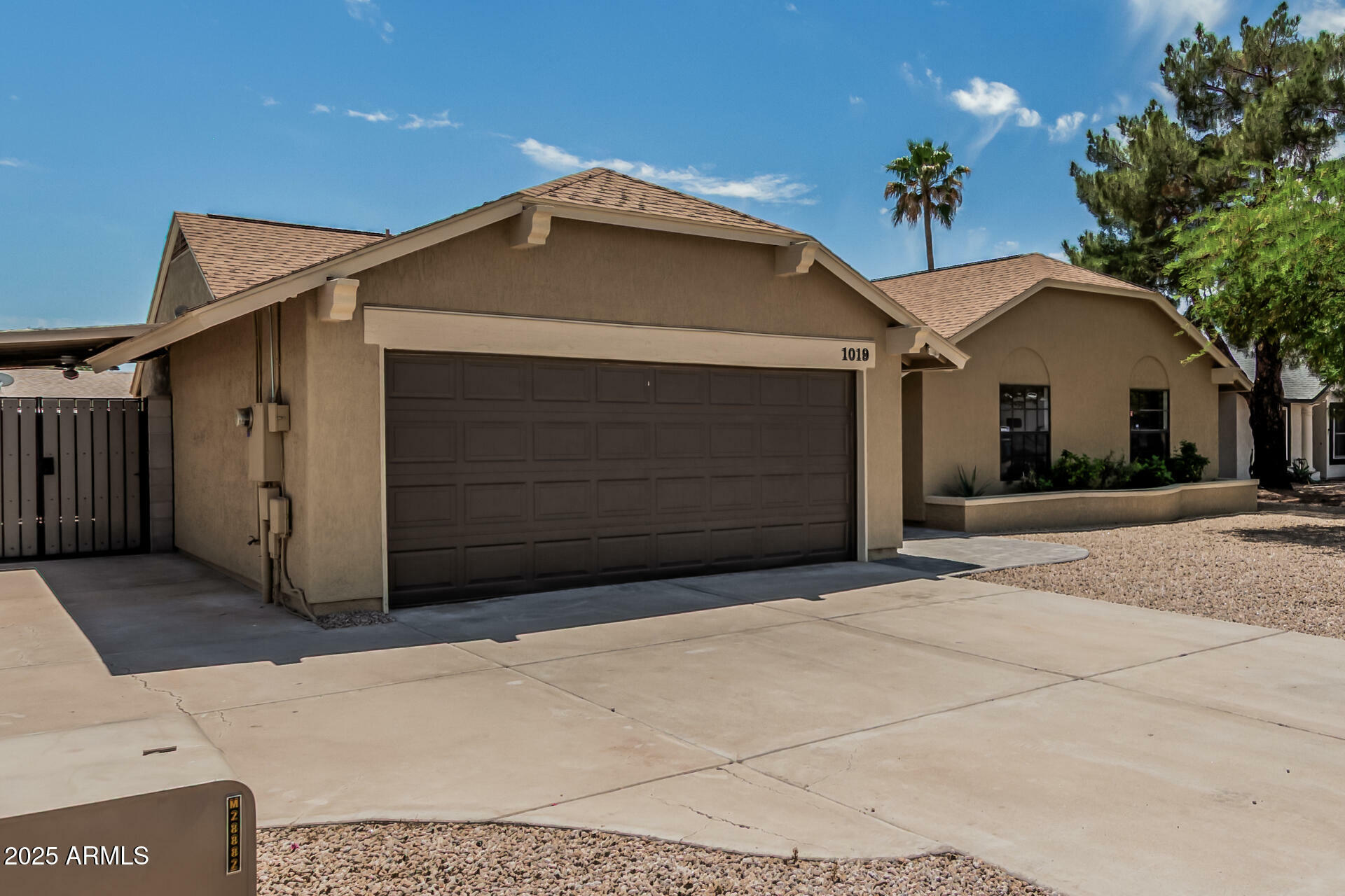 Property Photo: 1019 W Mohawk Lane AZ 85027