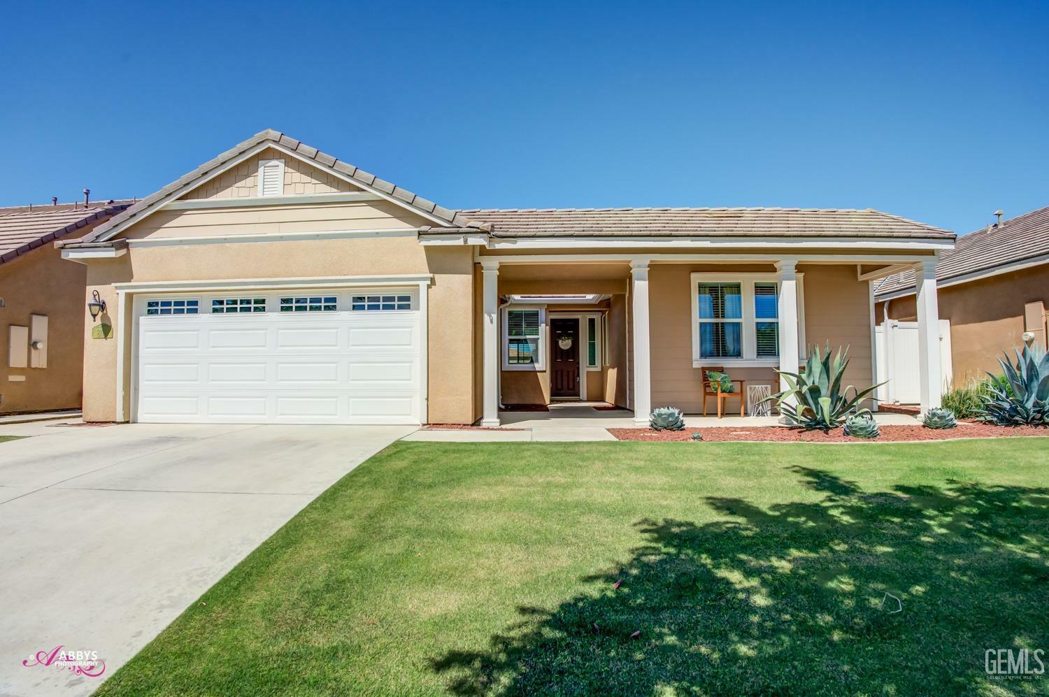 Property Photo: 807 White Alder Drive CA 93314