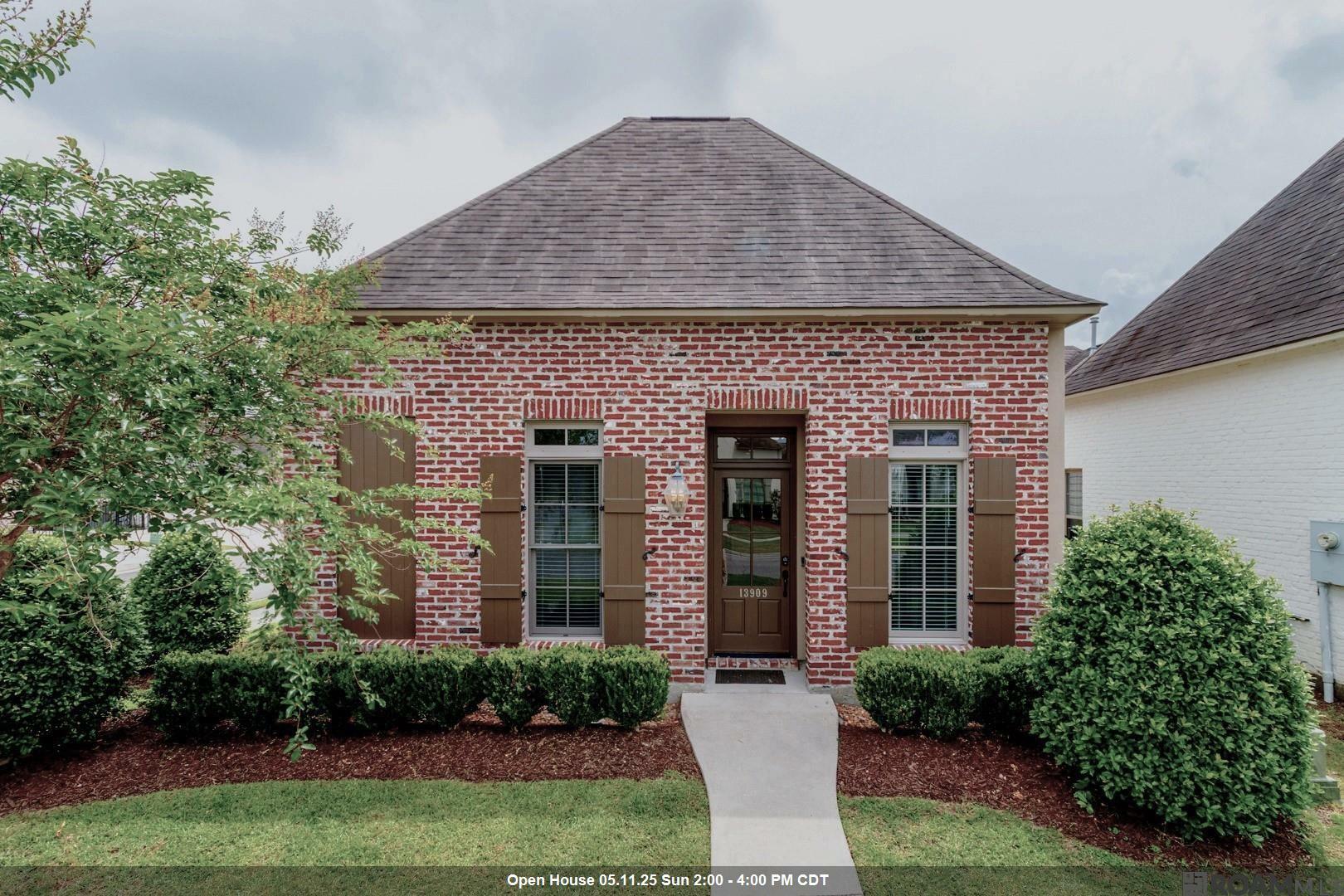 Property Photo: 13909 Park Terrace Dr LA 70810