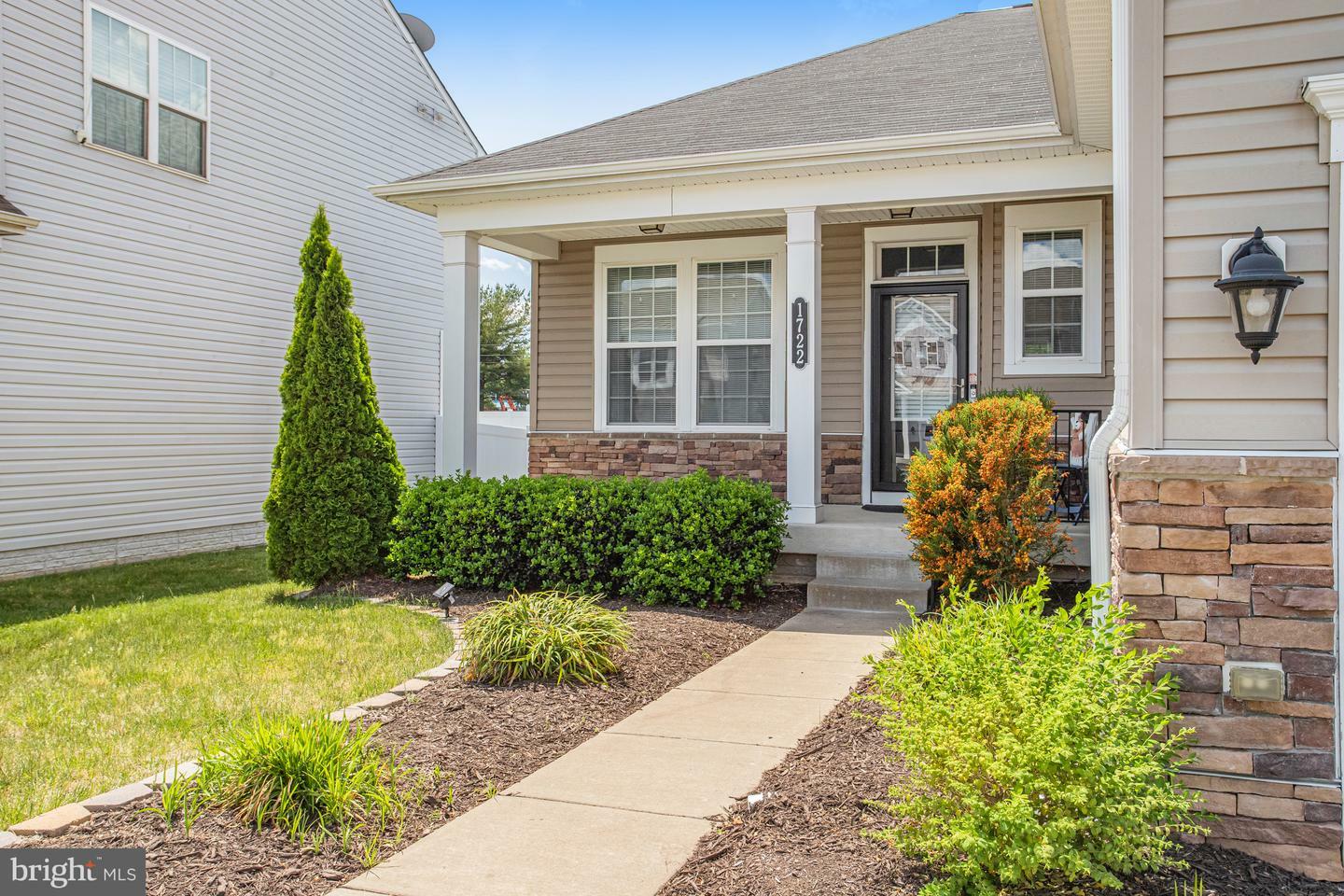 Property Photo: 1722 Hudgins Farm Circle VA 22408