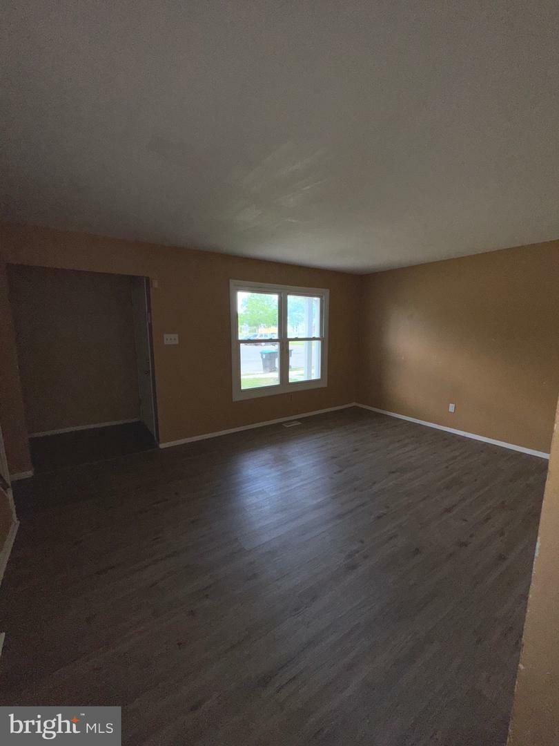 Property Photo: 4 Milstone Court NJ 08081