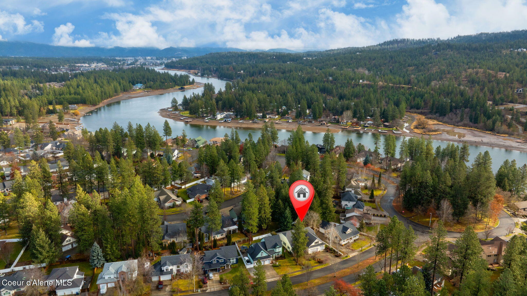 Property Photo: 807 S Riverside Harbor Dr ID 83854