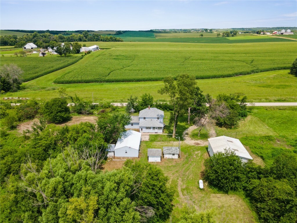 Property Photo: 1454 Maxson Road IA 52403